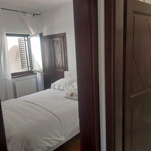 WiFi, bed sheets