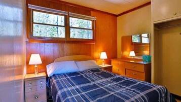 3 bedrooms, bed sheets
