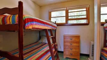 3 bedrooms, bed sheets