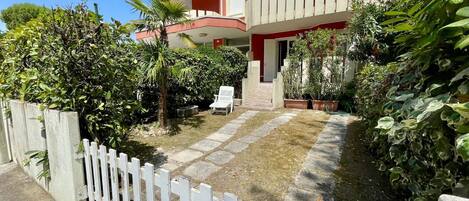 المنطقة المحيطة بالمنشأة