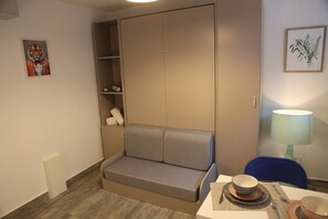 Studio | Vardagsrum | 32-tums LED-tv med digitalkanaler