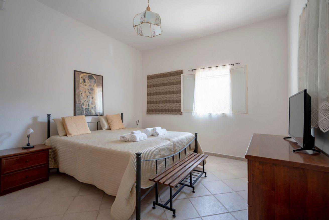 3 bedrooms, iron/ironing board