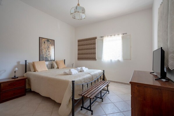 3 habitaciones y tabla de planchar con plancha 