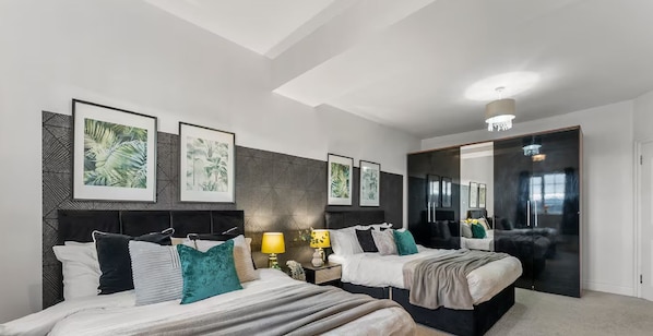4 habitaciones, tabla de planchar con plancha, wifi y ropa de cama 