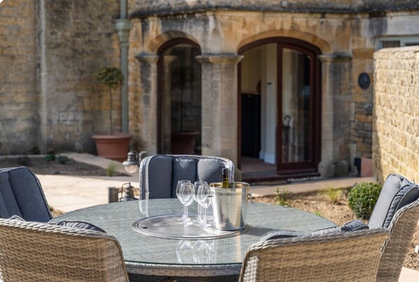 Outdoor dining - Historic House in Bourton on the Water (Bourton-on-the-Water)