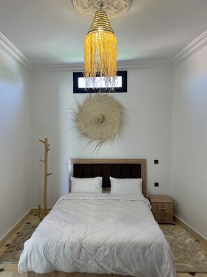 3 bedrooms, iron/ironing board, WiFi, bed sheets