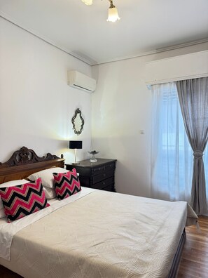 1 bedroom, desk, iron/ironing board, free WiFi - “Sunny & Stylish Apartment in Koukaki,Athens” (Athina)