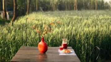 屋外ダイニングエリア