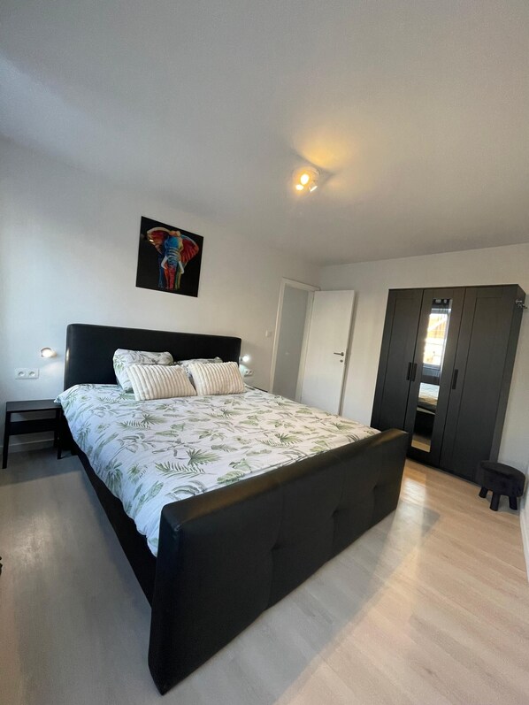 2 bedrooms, iron/ironing board, WiFi, bed sheets