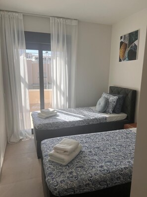 2 bedrooms, iron/ironing board, travel cot, free WiFi