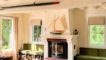 电视、壁炉、立体声音响、办公室