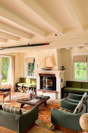 TV, fireplace, stereo, offices