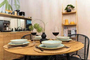 Căn hộ Tiêu chuẩn | Bếp riêng | Tủ lạnh, lò vi sóng, bếp nấu, máy rửa bát 