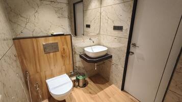 Deluxe Double Room | Bathroom | Shower, free toiletries, slippers, towels