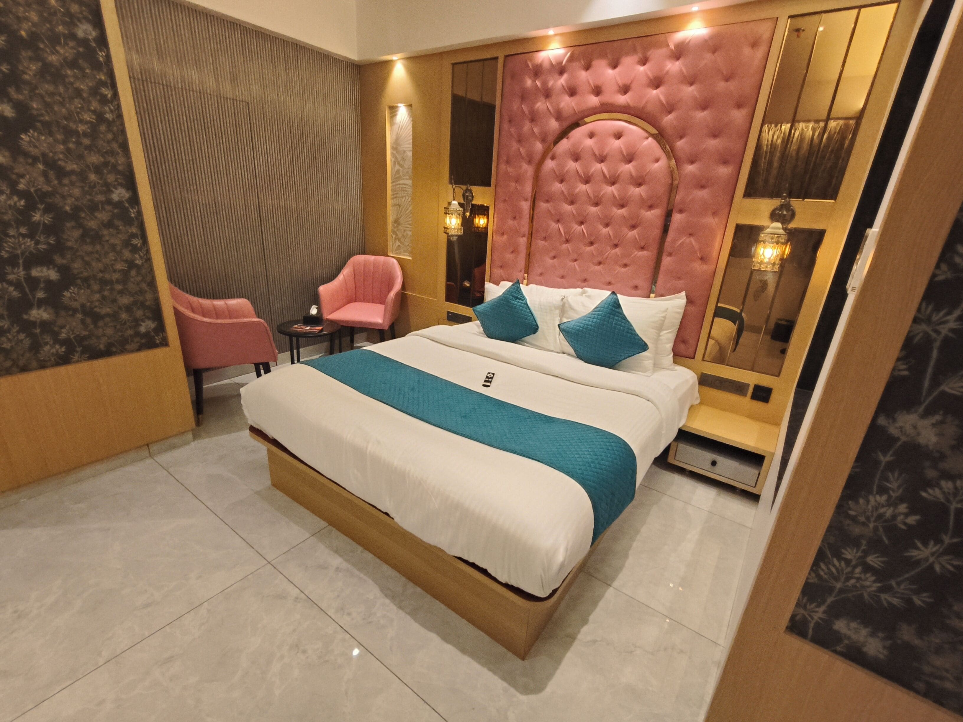 Studiosvit Standard | Arbetsyta för laptop och gratis wi-fi