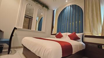 Deluxe Double Room | Laptop workspace, free WiFi