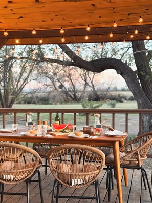 Outdoor dining - The Great Sand Dunes Cottage charming 3 bedroom w/ WiF  & spacious yard (Mosca)
