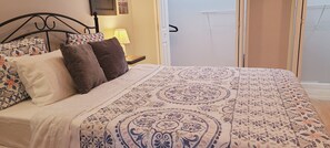 2 habitaciones, tabla de planchar con plancha, wifi y ropa de cama 