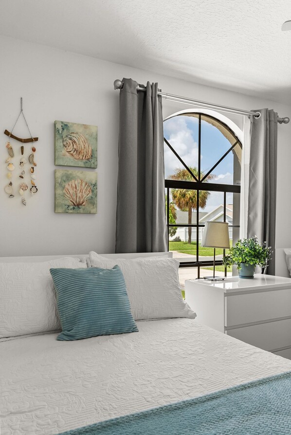 3 bedrooms, iron/ironing board, bed sheets