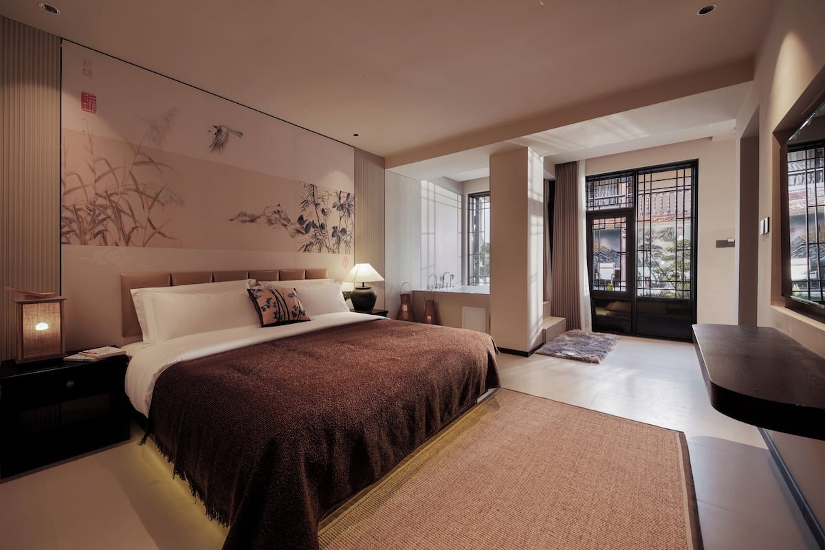 Comfort Double Room, Garden View | Individually decorated, blackout drapes, soundproofing