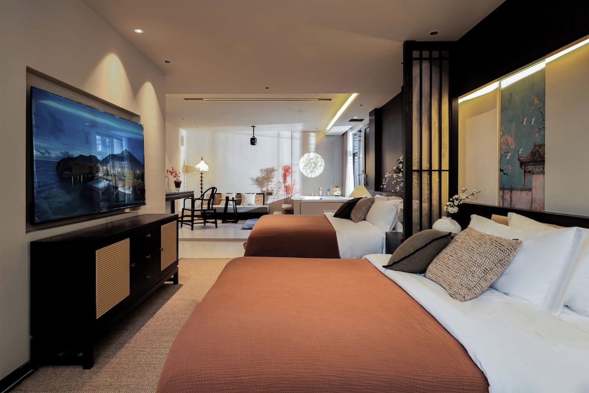 Family Triple Room | Individually decorated, blackout drapes, soundproofing