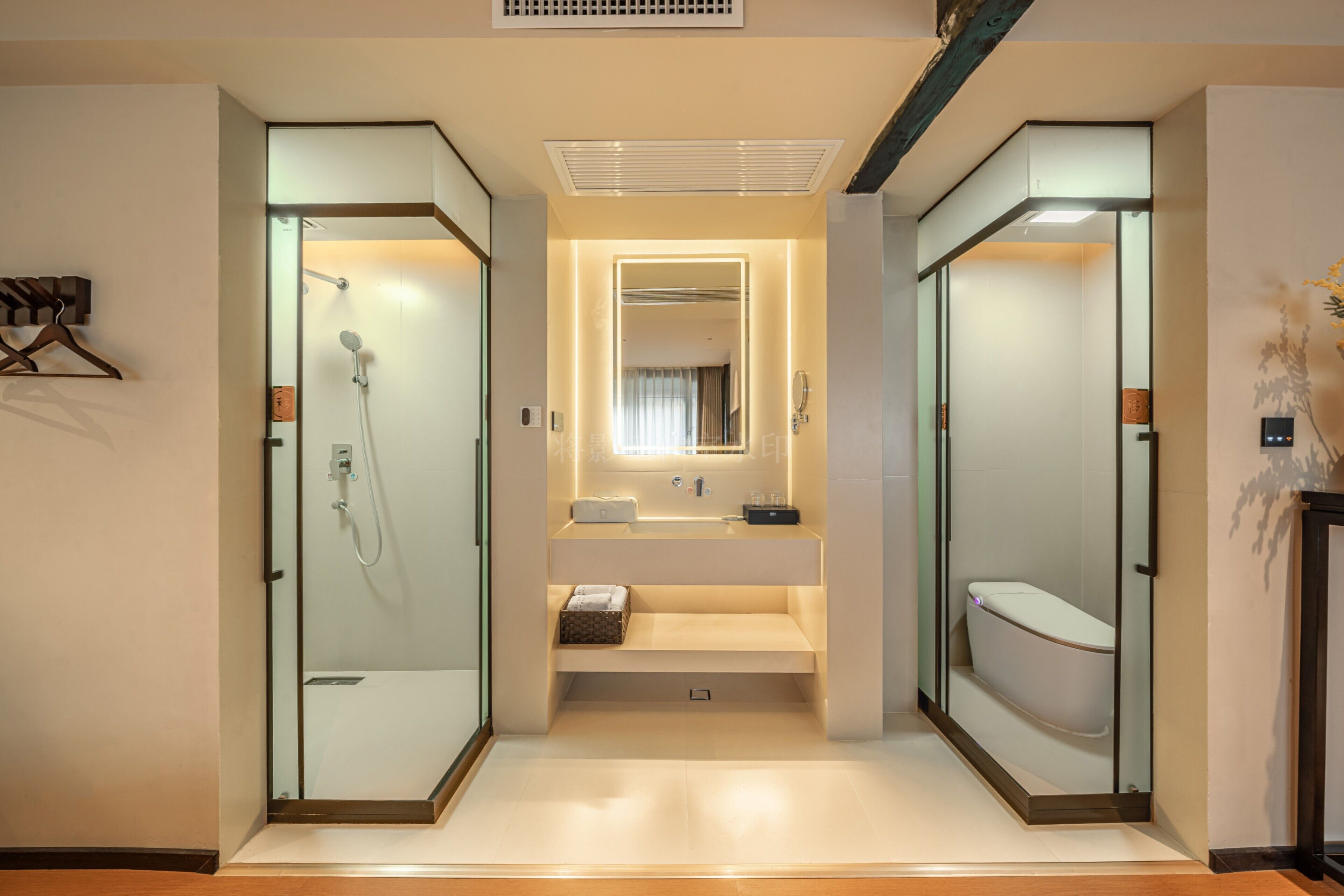 Deluxe Double Room, Garden View | Bathroom | Hair dryer, slippers, towels, soap