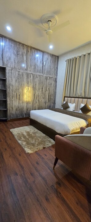 3 Schlafzimmer, Schreibtisch, Bügeleisen/Bügelbrett, kostenloses WLAN