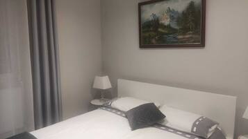 2 makuuhuonetta, silitysrauta/-lauta, Wi-Fi, vuodevaatteet