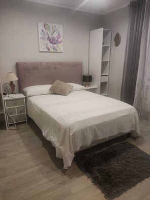 2 bedrooms, desk, iron/ironing board, WiFi