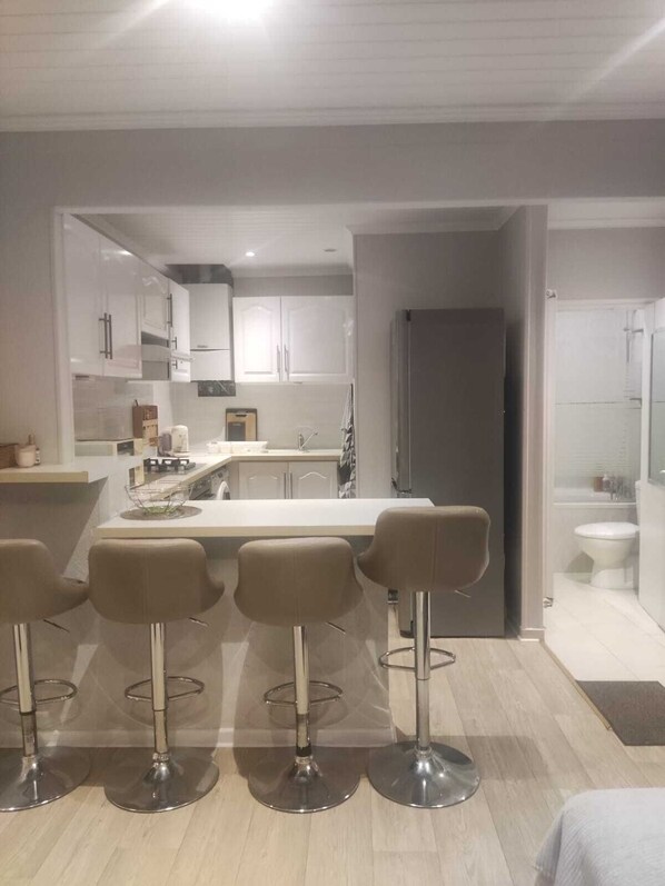 Interior - The Bellevue - your home away from home (Montceau-les-Mines)