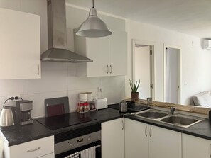 Micro-ondes, four, plaque de cuisson