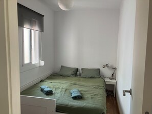 2 chambres, fer et planche à repasser, Wi-Fi, draps fournis