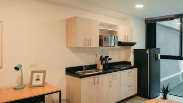 Fridge, microwave, dishwasher, coffee/tea maker