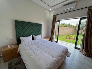 3 bedrooms, iron/ironing board, WiFi, bed sheets - Private, unoverlooked villa - For families (Touggana)