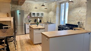 Fridge, microwave, oven, stovetop - Gîte Gariga (Grézillac)