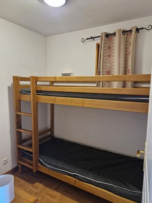 2 bedrooms