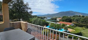 Outdoor dining - T2 Dolce & Vita B4 sea and pool view (Propriano)