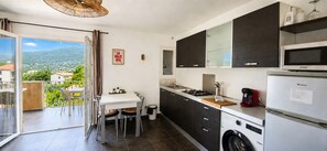 Refrigerador, microondas, parrilla de estufa y lavavajillas 