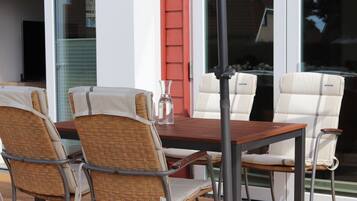 House | Outdoor dining