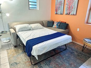 1 bedroom, in-room safe, desk, travel cot