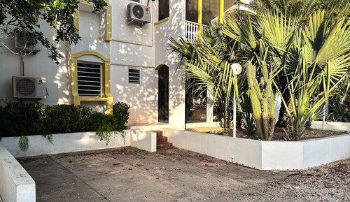 Divers Paradise Bonaire – Full A/C Apt for 5 – Gear Storage & Rinse Tank