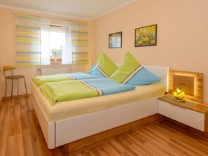 Huis | 2 slaapkamers, individueel gemeubileerd, een strijkplank/strijkijzer