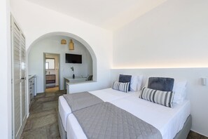 Luxury Studio, Sea View | In-room safe, blackout drapes, free WiFi