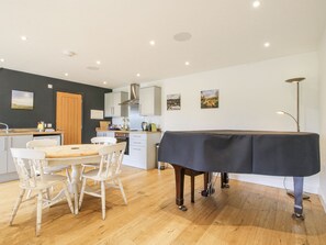 Cottage | Dining