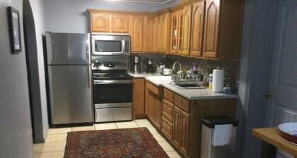 Cozy 1-bedroom apartment in Beaumont area, with AC, furnished.