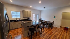 Micro-ondas, fogão, cooktop, lava-louças