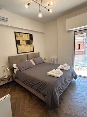2 chambres, fer et planche à repasser, Wi-Fi, draps fournis