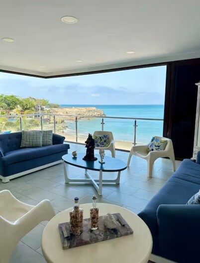 Frente al mar en Punta Blanca, con acceso directo a la playa y 5 habitaciones