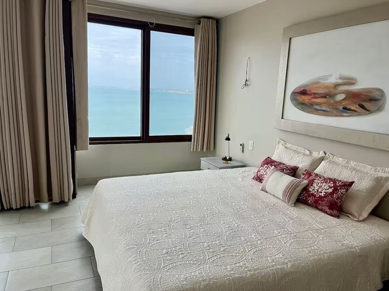 5 bedrooms, iron/ironing board, WiFi, bed sheets