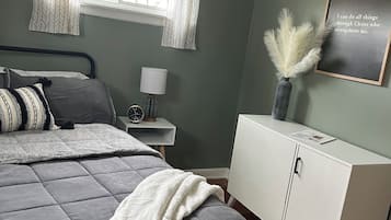 3 bedrooms, iron/ironing board, WiFi, bed sheets